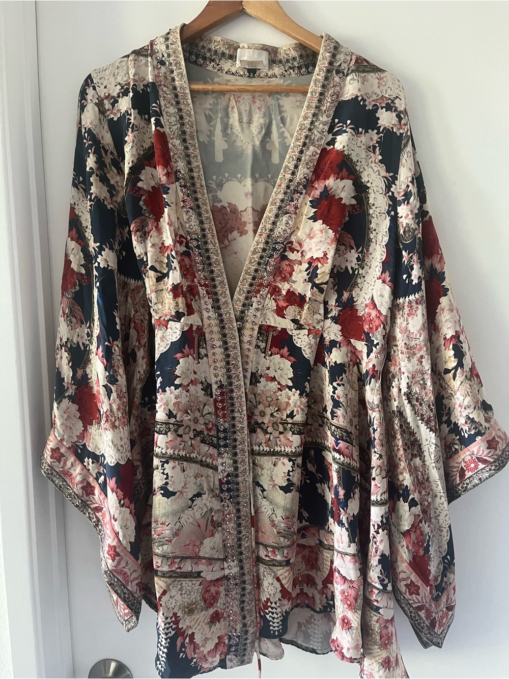 CAMILLA RARE 100% Silk Vtg 2016 "Imperial Echo" Crystal Embellished Short Kimono - Picture 7 of 16